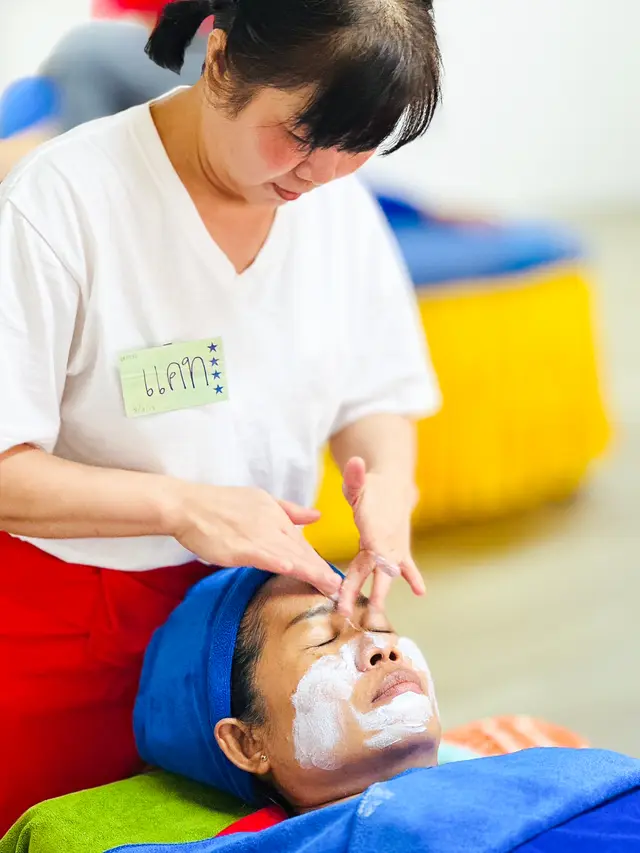 Facial massage 60-hour course at Michael Thai Massage School